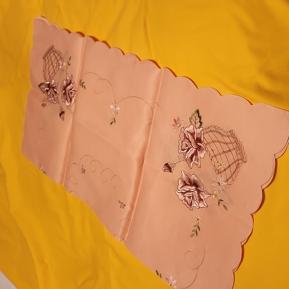 Square Table Linen/Topper - Picture 4 of 5